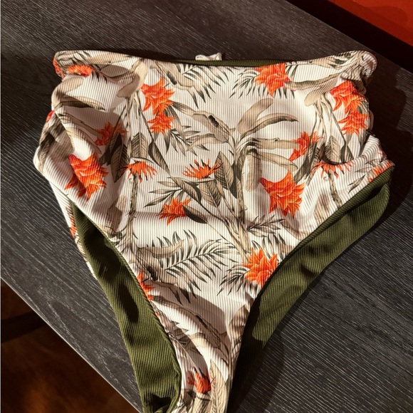 Cupshe Floral Bikini Top - Picture 3 of 4